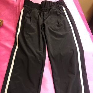 Ivivva joggers black cropped size 10